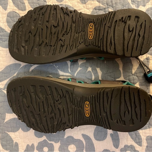 Woman’s Teal Keen Sandals size 8 1/2 - Picture 3 of 4